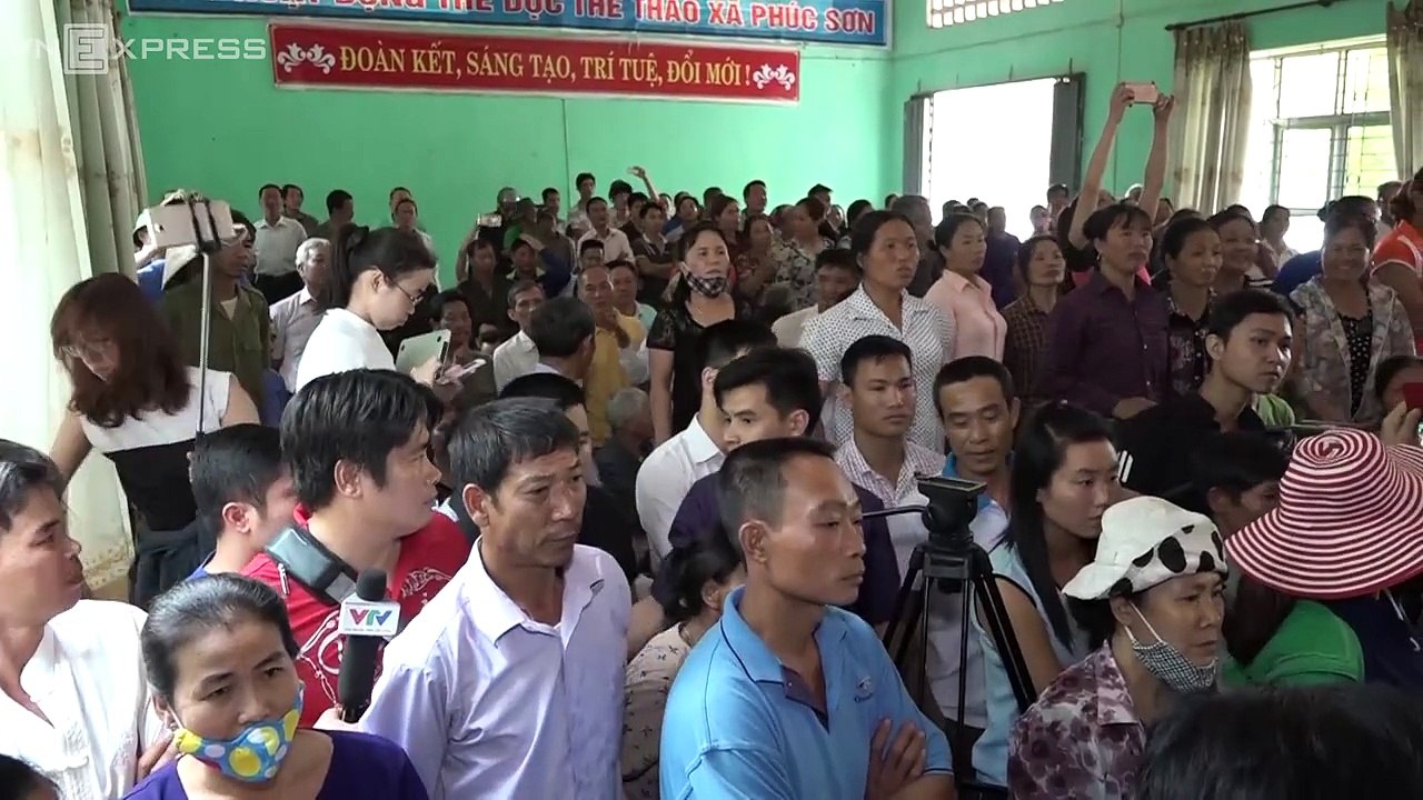 VnExpress | Pháp luật | Giật biển, ném dép ngăn tòa công khai xin lỗi ông Hàn Đức Long