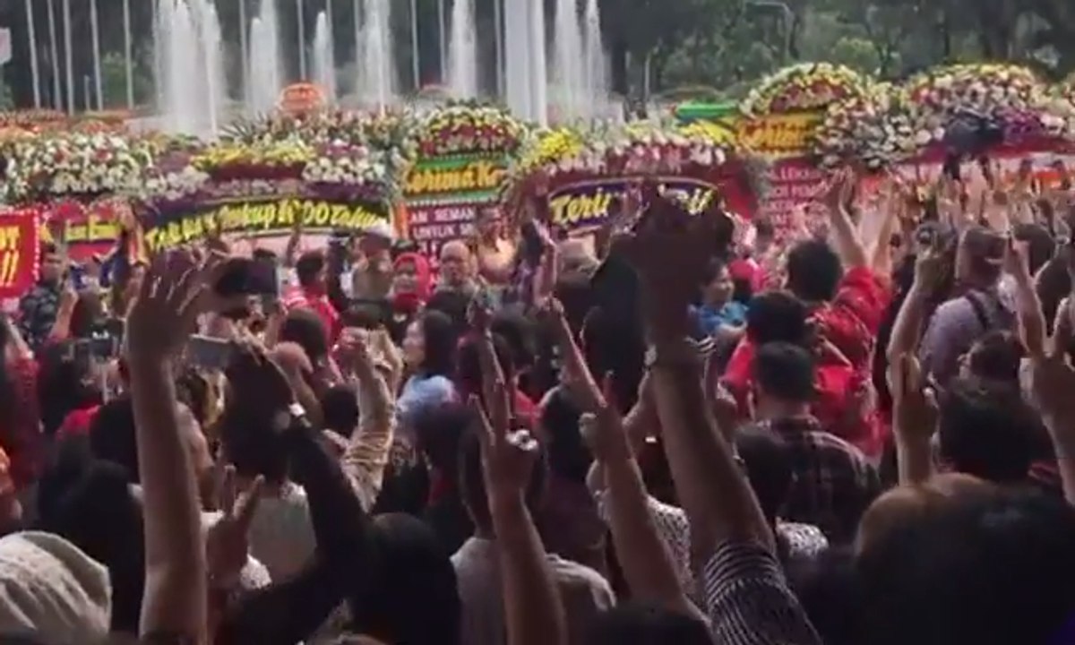 Ahok Dihujat, Ahok Dikagumi