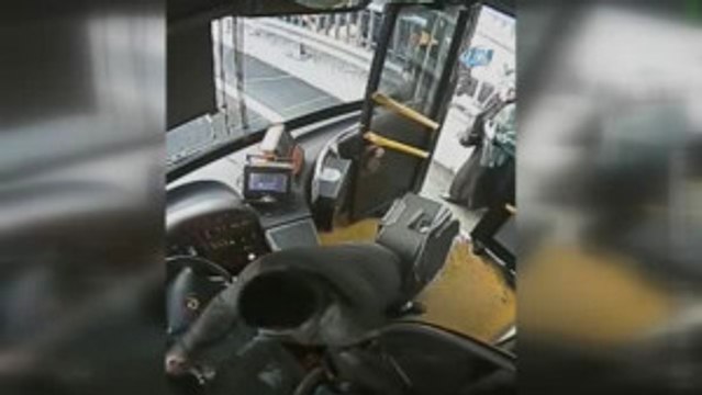 Otobüs Şoförüne Tekme Tokat Dayak Kamerada