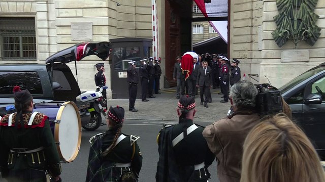Hommage des citoyens et des policiers à Xavier Jugelé