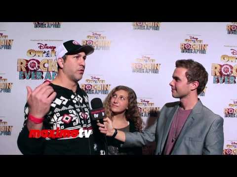 Joey Fatone Interview Disney On Ice presents Rockin' Ever After Red Carpet
