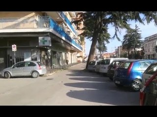 Aversa (CE) - Lampioni pericolanti rimossi ma non sostituiti: dalla padella alla brace (13.03.17)