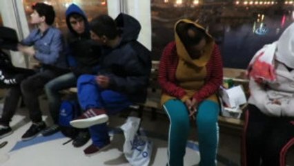 Kürek Çekerek Midilli'ye Gitmek İsteyen 15 Mülteci Yakalandı