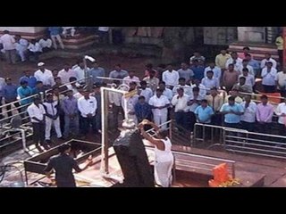 Women rights group try to forcibly enter Shani Singhnapur Temple