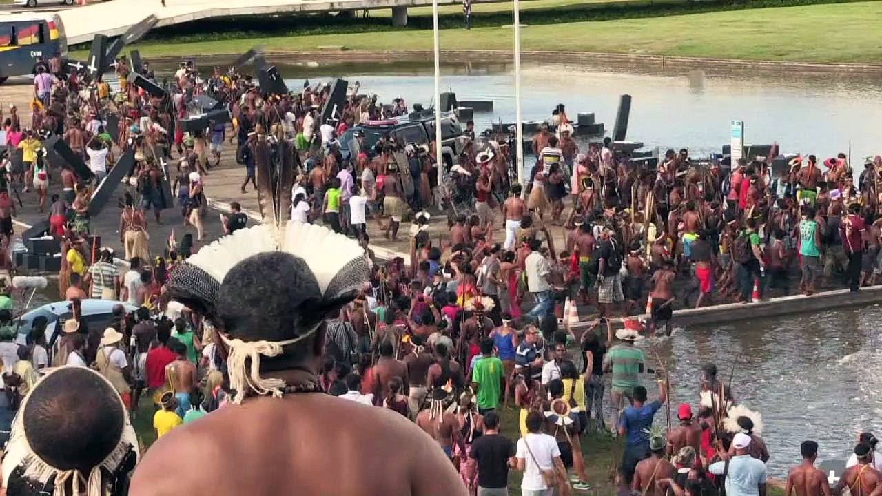 Une manifestation d'Indiens à Brasilia tourne à l'affrontement