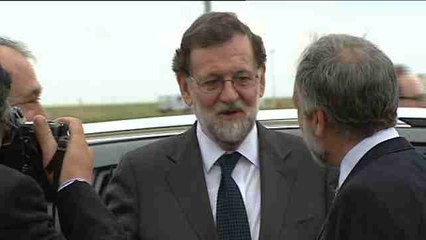 Rajoy apoya a Catalá y Zoido y dice ante corrupción: "quien la hace la paga"