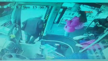 Sakarya Ücreti Isteyen Otobüs Şoförünü Bıçakladılar
