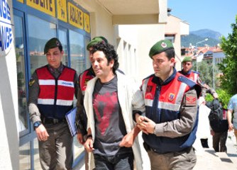 Ünlü Oyuncu Selim Erdoğan Adliyeye Sevk Edildi