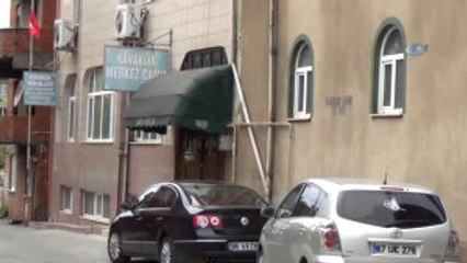 Çevreci İmam Cemaatine Çevre Temizliğini Aşılıyor