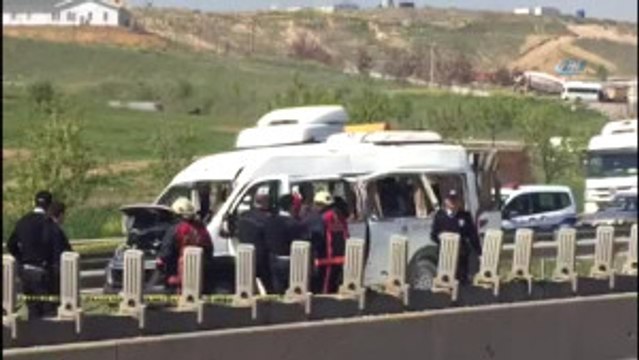 Pendik Sabiha Gökçen Havalimanı Bağlantı Yolunda Bir Servis Minibüsü İçerisinde Patlama Meydana...