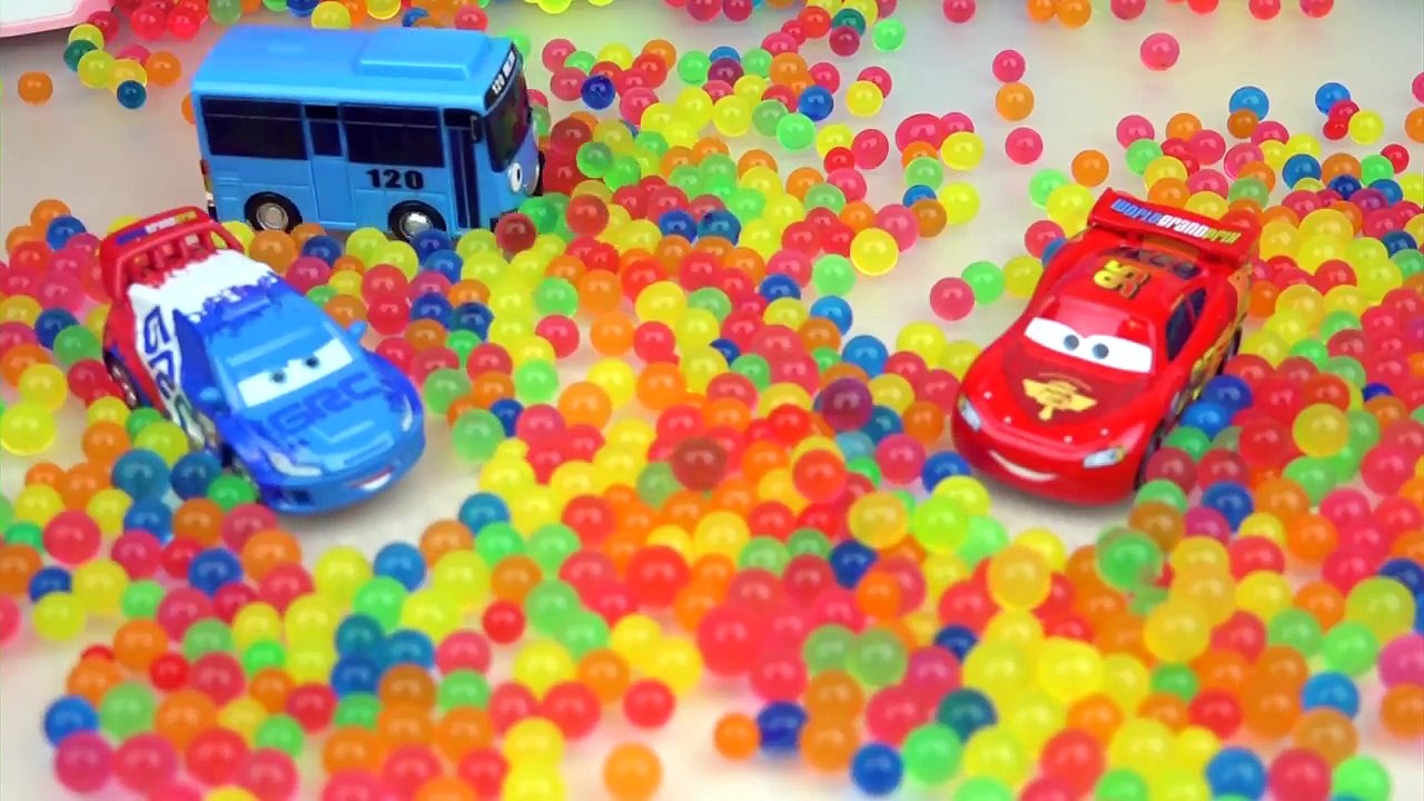 Bus car toys and Pororo baby doll picnic play