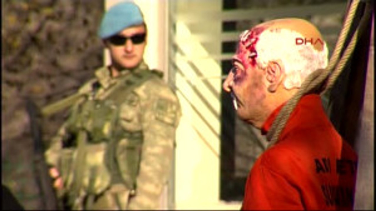 Özel Kuvvetler Komutanı Aksakallı Halisdemir Yerde Yatıyordu, Örtüyü Kaldırıp Alnından Öptüm