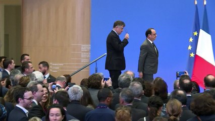 Aéroports: Hollande promet plus de contrôles automatisés