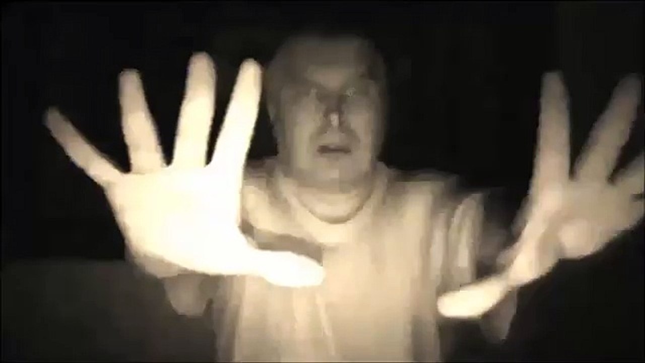 ГЕНА В КОМНАТЕ