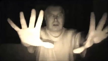 ГЕНА В КОМНАТЕ