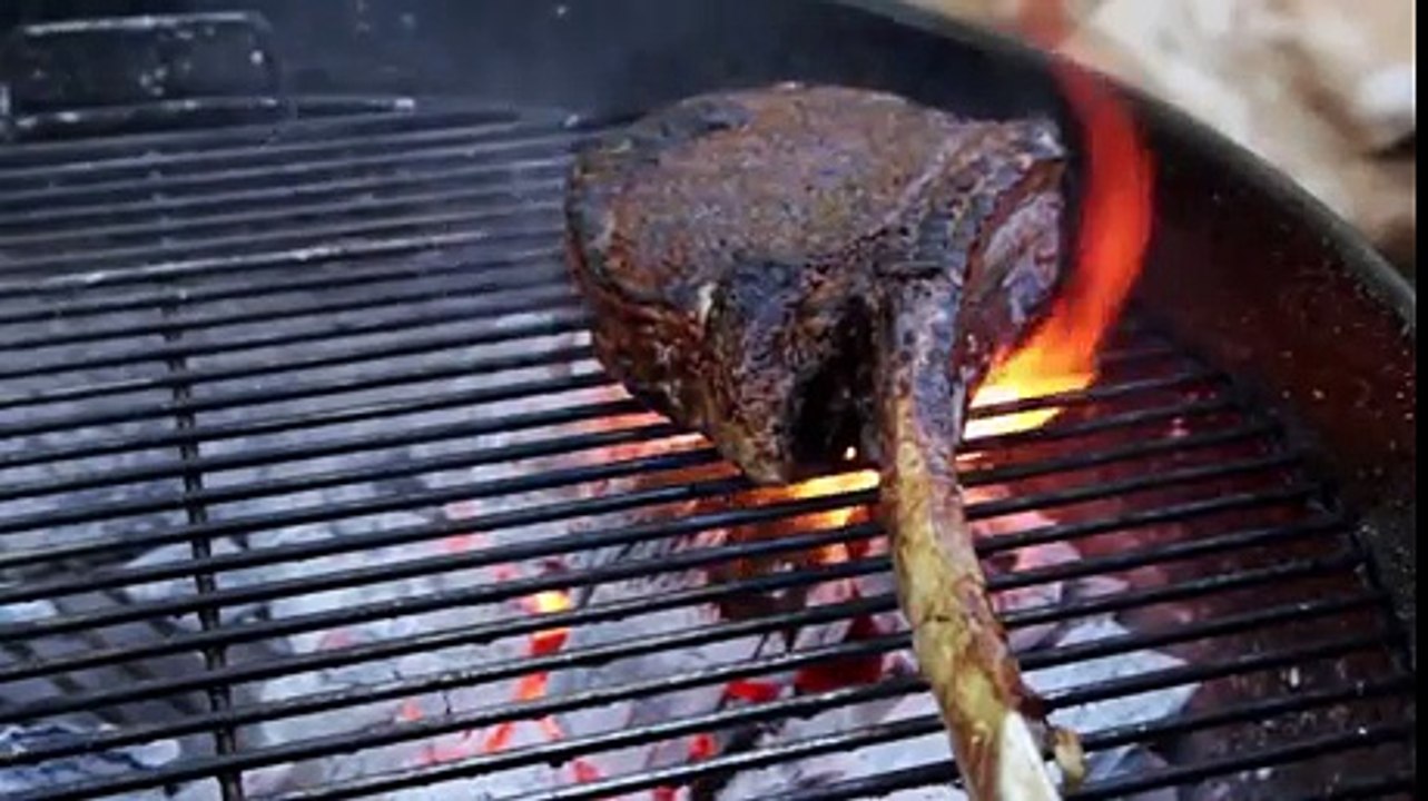 FOOD-PORN-A-beautifully-reverse-seared-tomahawk...