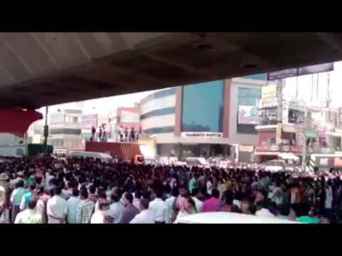 Bangalore: Garment Workers protest turns violent, Bommanahalli, Maddur