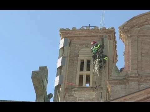 Camerino (MC) - Terremoto, cerchiaggio torre San Venanzietto (20.03.17)