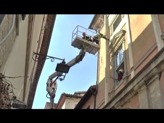 Télécharger la video: Camerino (MC) - Terremoto, lavori alla Curia Vescovile (15.03.17)