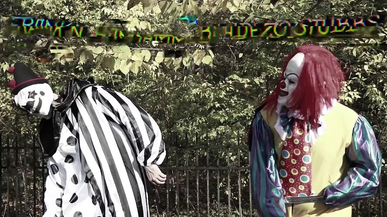 4 SCARY KILLER CLOWNS IN THE WOODS ON HALLOWEEN! Mean Dad Pranks Kids (FUNnel Vision Scare