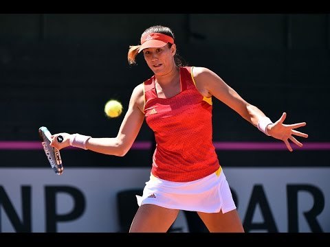 Highlights: Garbine Muguruza (ESP) v Francesca Schiavone (ITA)