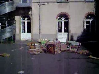 ANDRE ROCTON jette les meubles par les fenêtres !