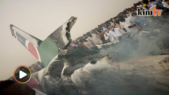 Video: Pesawat terhempas ketika pendaratan cemas di Sudan