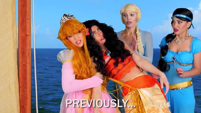 Maui Saves Moana and Princesses from Pirates. Totally TV-5hm98wIskwk