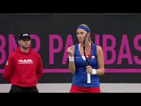 Petra Kvitova takes the first set against Maria Sharapova
