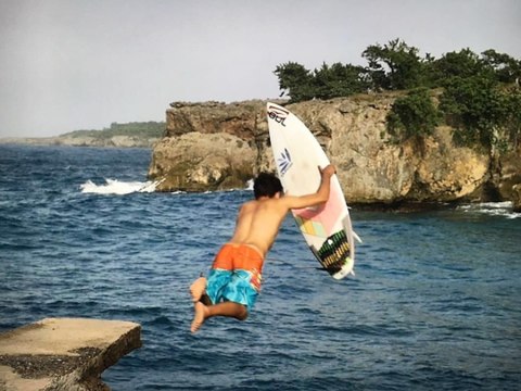 Surfing with the locals in Byron Bay, Jamaica