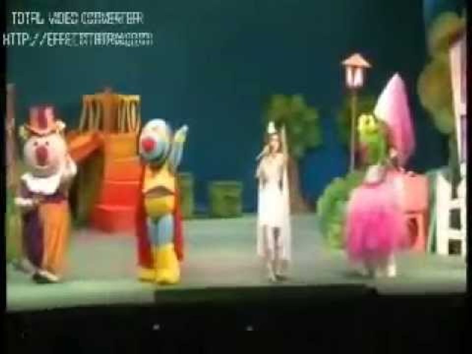 Jugar por jugar - Cantando con Adriana "Fiesta de disfraces" en vivo