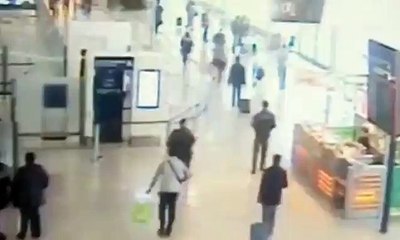 Momentet e tmerrit kur terroristi sulmon policen në aeroportin e Parisit