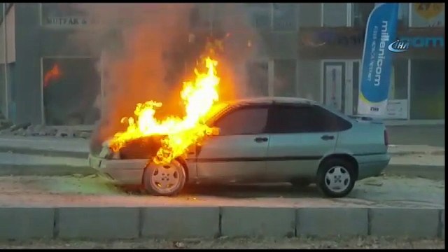 Bursa'da Alev Alev Yanan Otomobil Korku Dolu Anlar Yaşattı