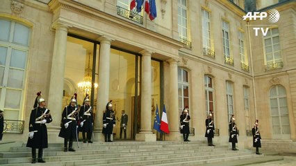 Hollande assure Abe du soutien au Japon face à la Corée du Nord