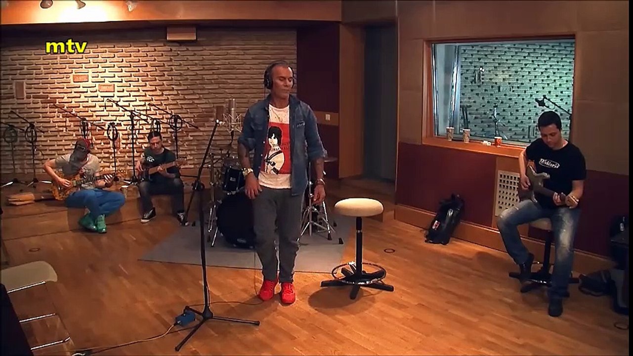 Στέλιος Ρόκκος-Μες τα δύο της μάτια (Studio Clip)