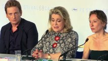 Catherine Deneuve pousse un coup de gueule contre les réseaux sociaux