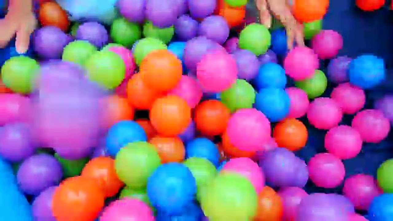 Frozen Elsa VS Spiderman in real life - Ball Pit Show - Fun Superhero Movie