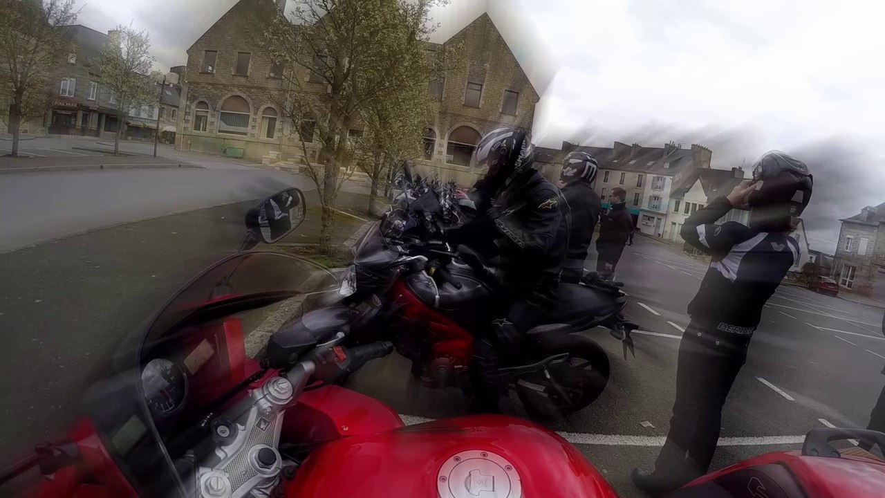 Callac moto chez bar bazar paulo