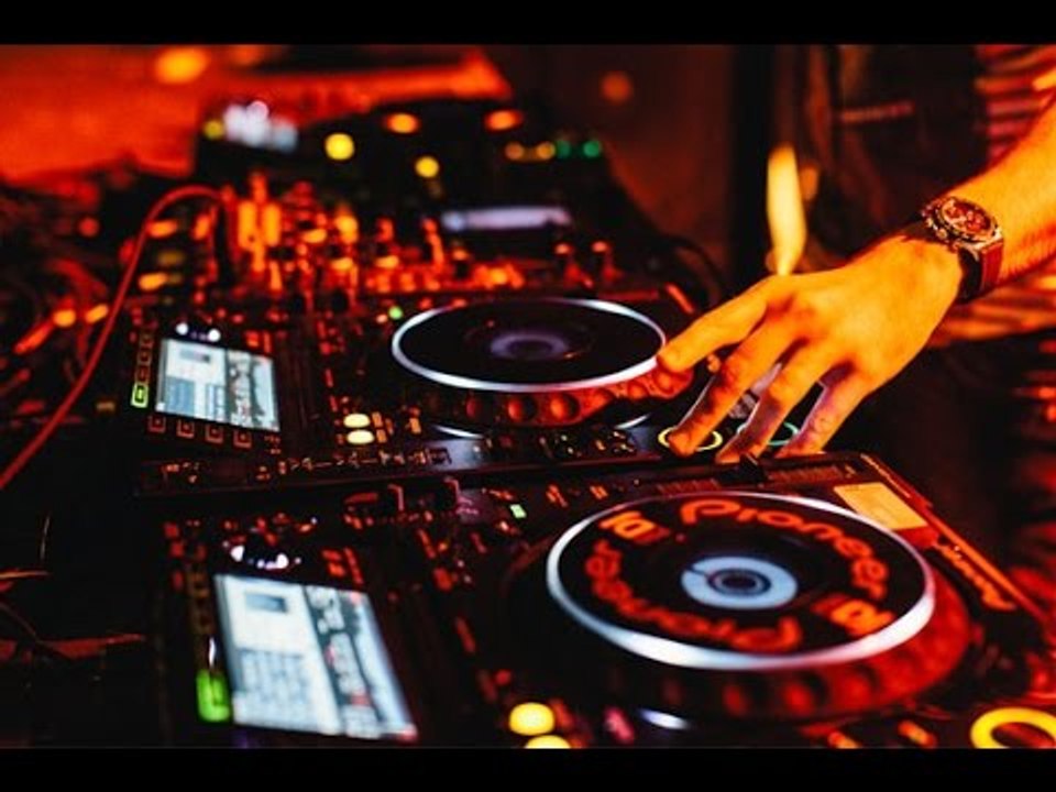 Nonstop - Nhạc Sàn Cực Mạnh 2015 -  Bass Cực Khủng Đập Tung Sàn Đám Cưới