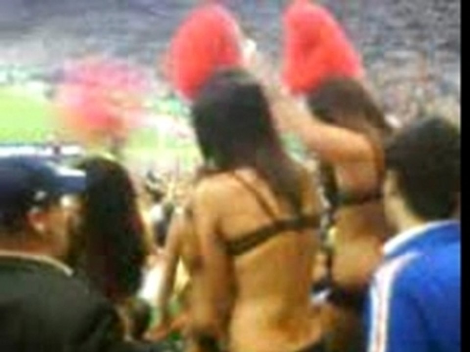 Des charmantes supportrices de rugby