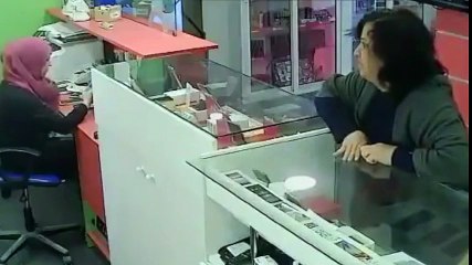 Ladrona en acción: charla, vitrina y móvil nuevo