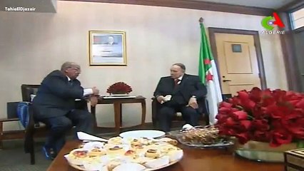 Le Chef de l'État de l'Algérie, Abdelaziz Bouteflika fait une apparition à la télévision