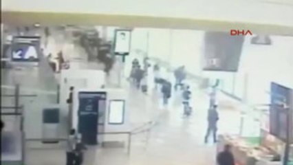 Paris Orly Havalimanı Saldırısının Güvenlik Kamerası Görüntüleri Yayınlandı
