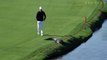 Un golfeur pousse un alligator qui s'invite sur le green d'un golf de Floride