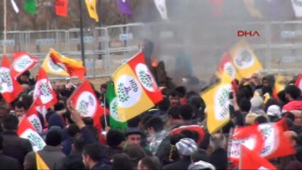 Van'da Nevruz Kutlamasına 10 Bin Kişi Katıldı