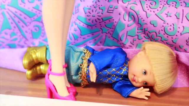 Frozen Toby Broken Arm AllToyCollector Play-Doh Part 1 Disney Princess Anna Barbie Doctor Toys