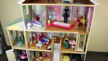 Barbie Dollhouse TROUBLE! Frozen Elsa, Anna and Spiderman ALL Move to KidKraft Doll House