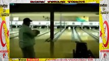 Bowling Atışı Artislik Yaparken Rezil Oldu  Komik Video lar izle