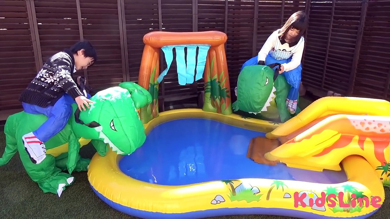 恐竜に乗って鬼ごっこ 公園で遊んだよ♫ こうくんねみちゃん Ride on Dinosaur Play Outside