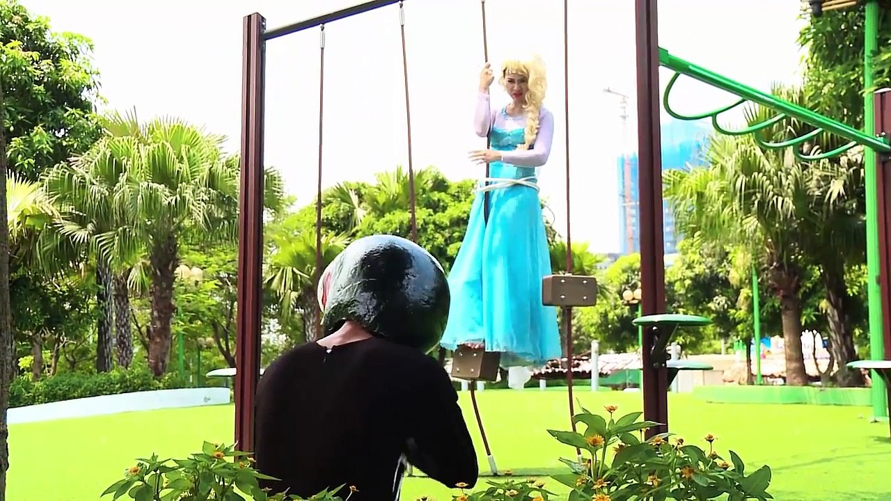 SPIDERMAN VS FROZEN ELSA BABYS POO Spiderman POOP PRANK Superhero In Real Life Prank Vide